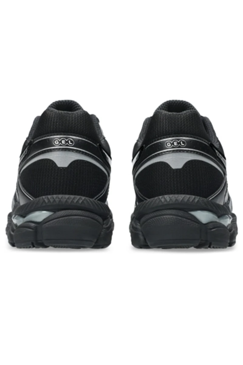 ASICS Gel-Cumulus 16 Sportstyle Sneakers