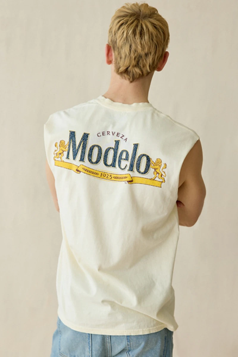 Modelo Made Mexico Graphic Muscle Tee