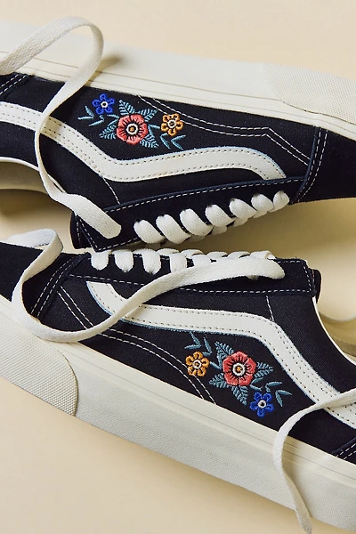 Vans Women's Old Skool Floral Embroidery Sneaker