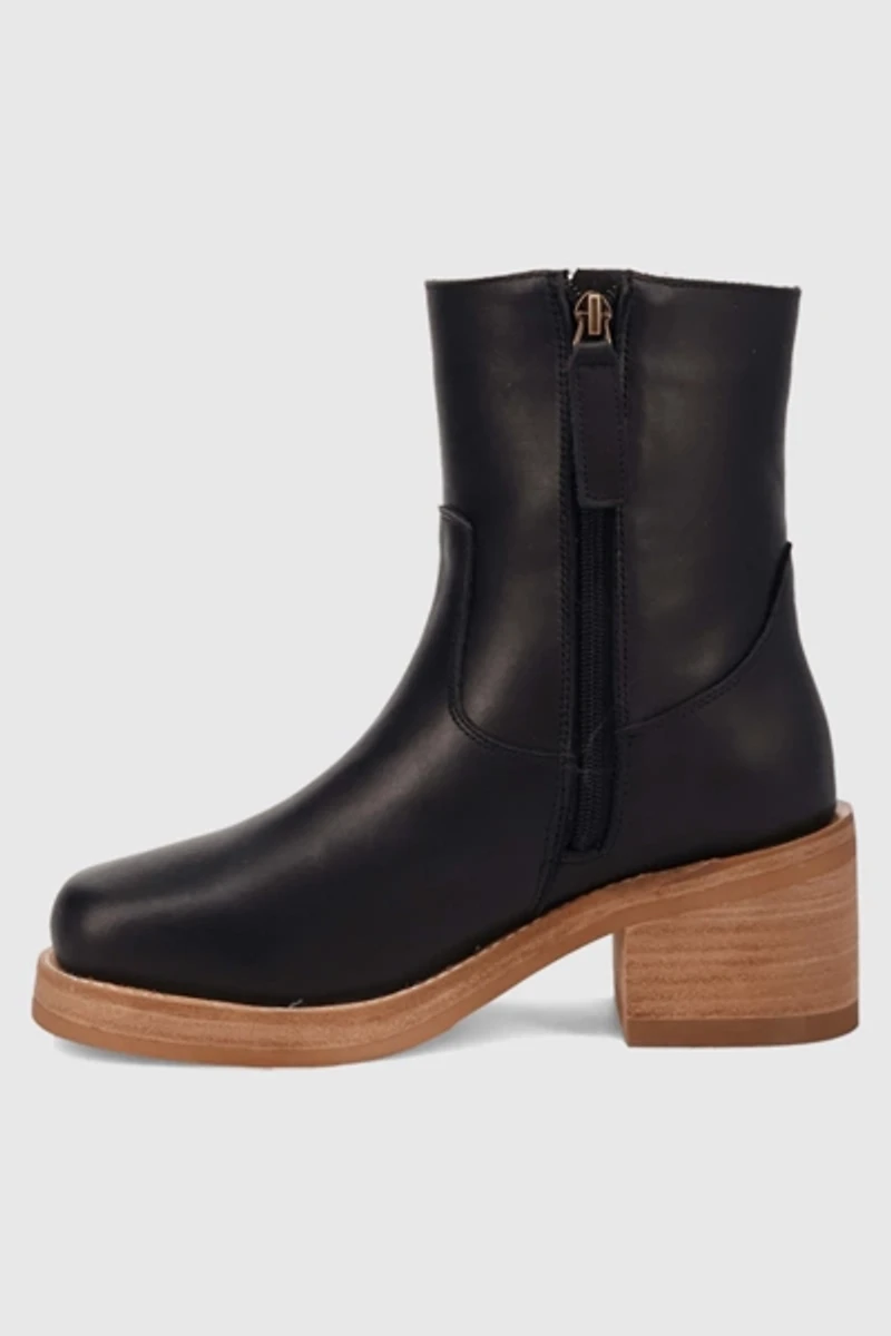 Dingo Roxy Leather Bootie