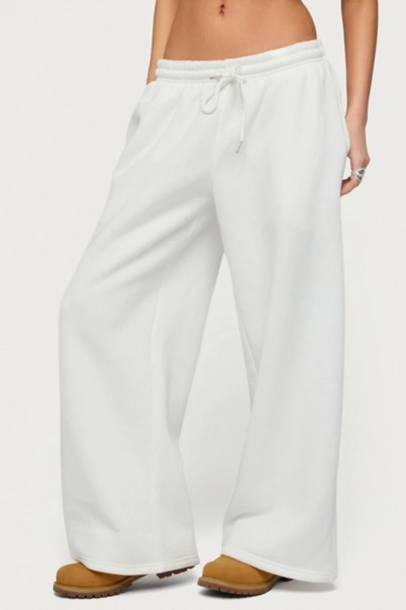 Edikted Petite Kamari Low Rise Wide Sweatpants