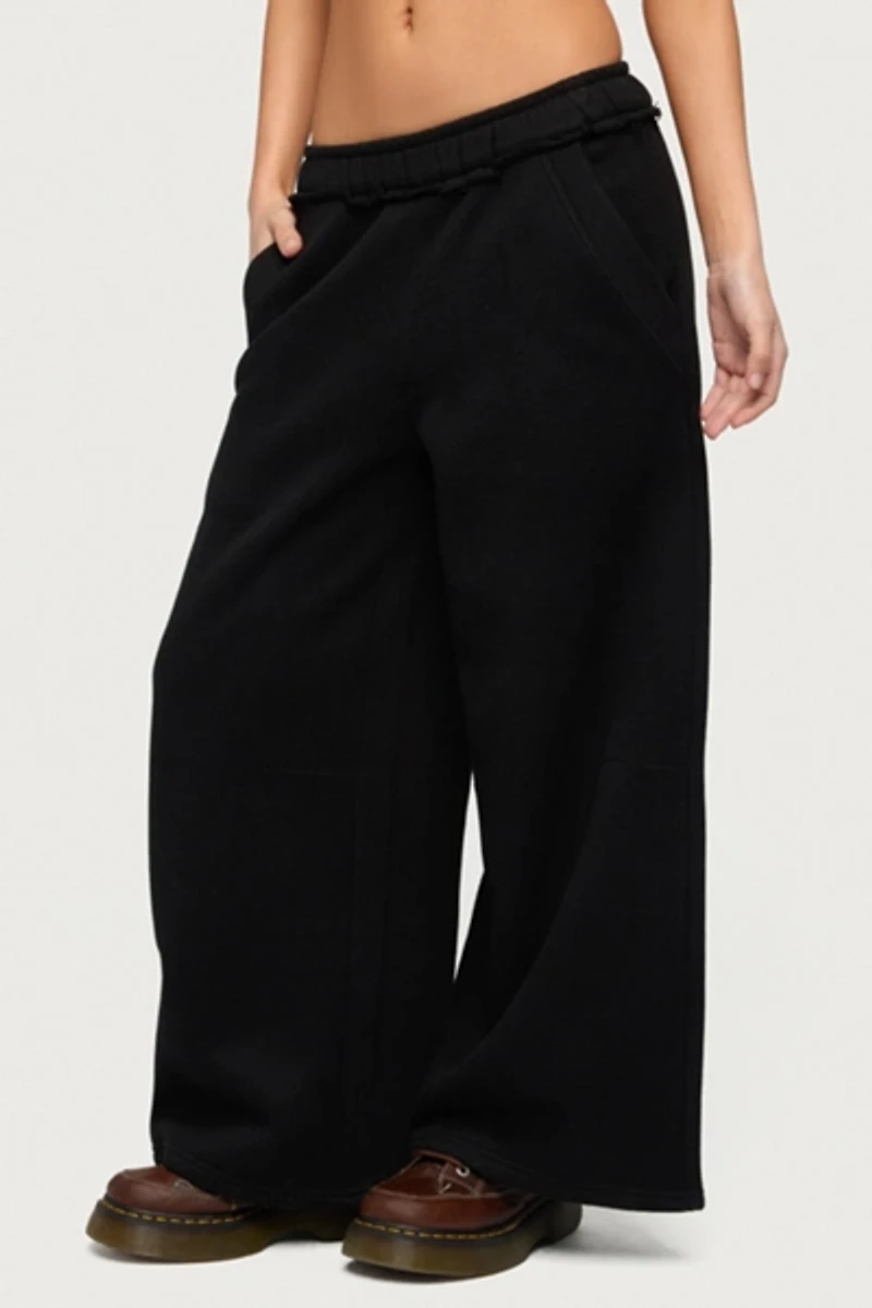Edikted Petite Kori Oversized Sweatpants