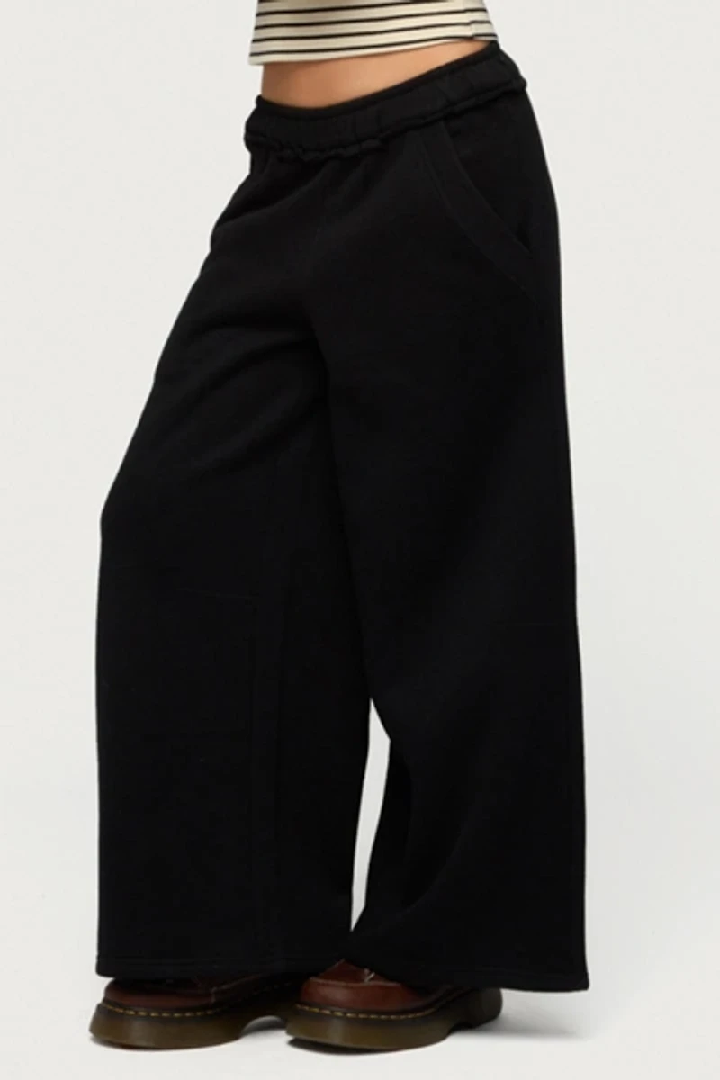 Edikted Petite Kori Oversized Sweatpants