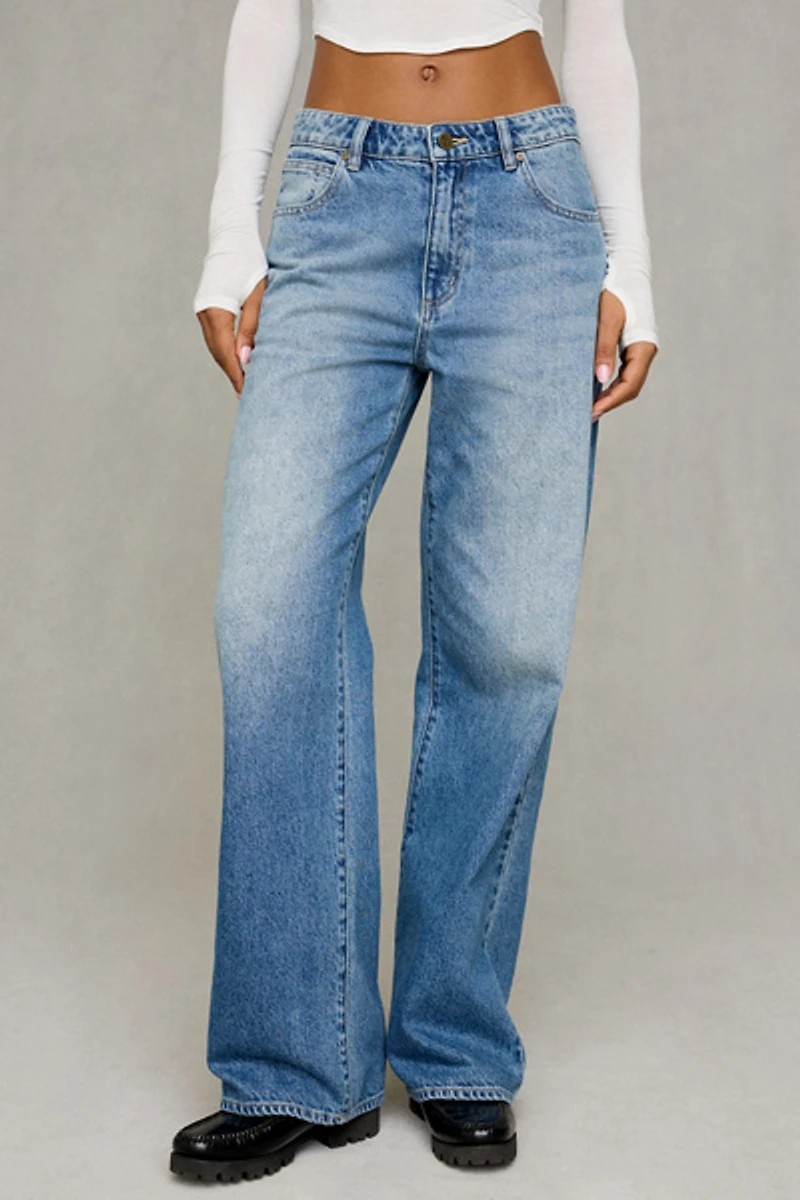 Abrand 99 Low-Rise Baggy Jeans