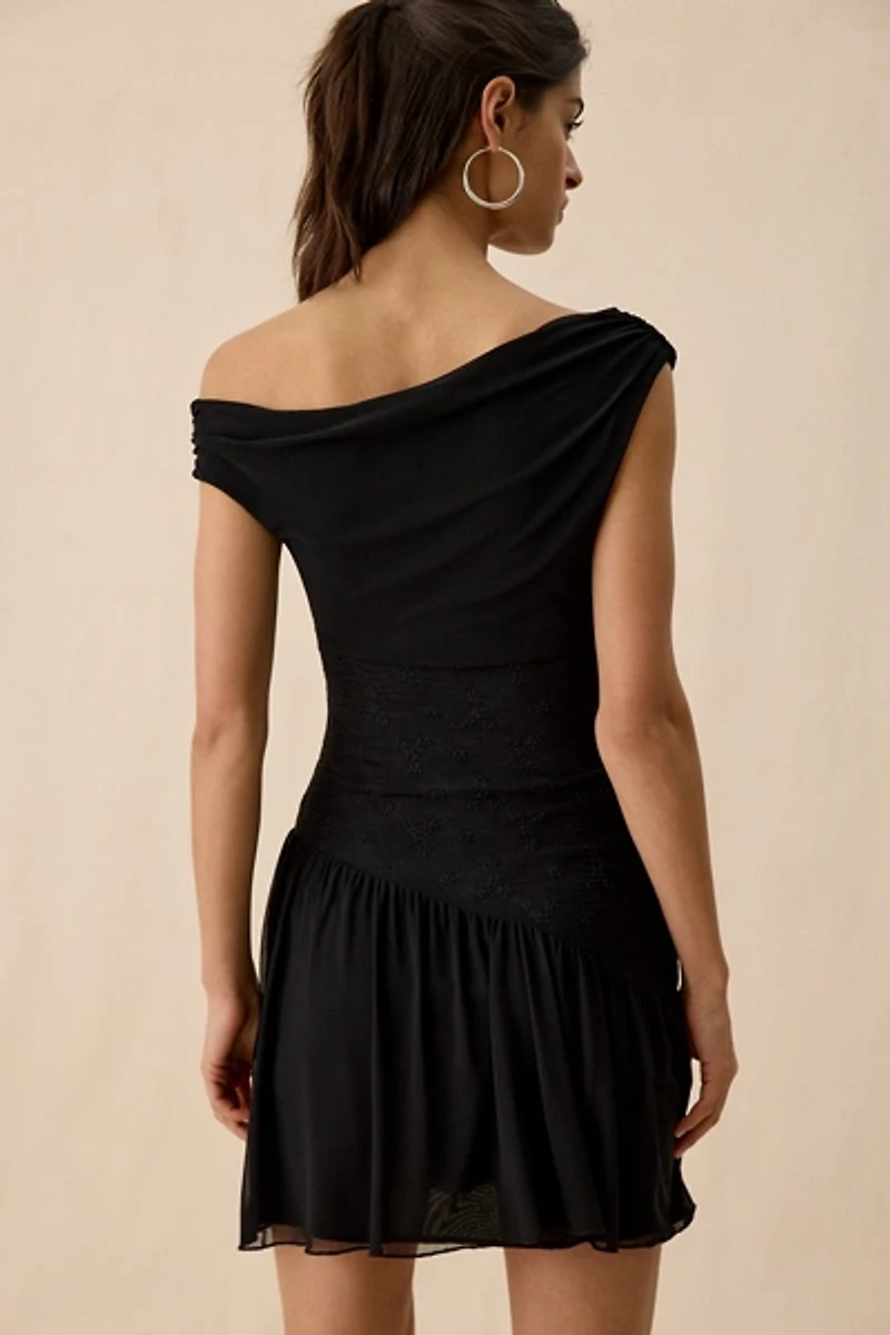 Kimchi Blue My Type Mixed Media Asymmetric Off-The-Shoulder Mini Dress