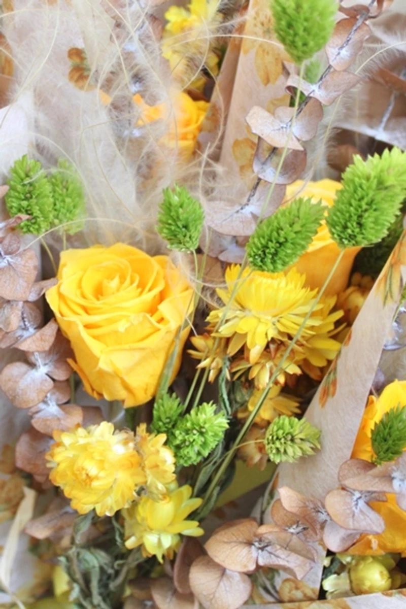 Roxanne’s Dried Flowers Grand Lemon Blossom Bouquet