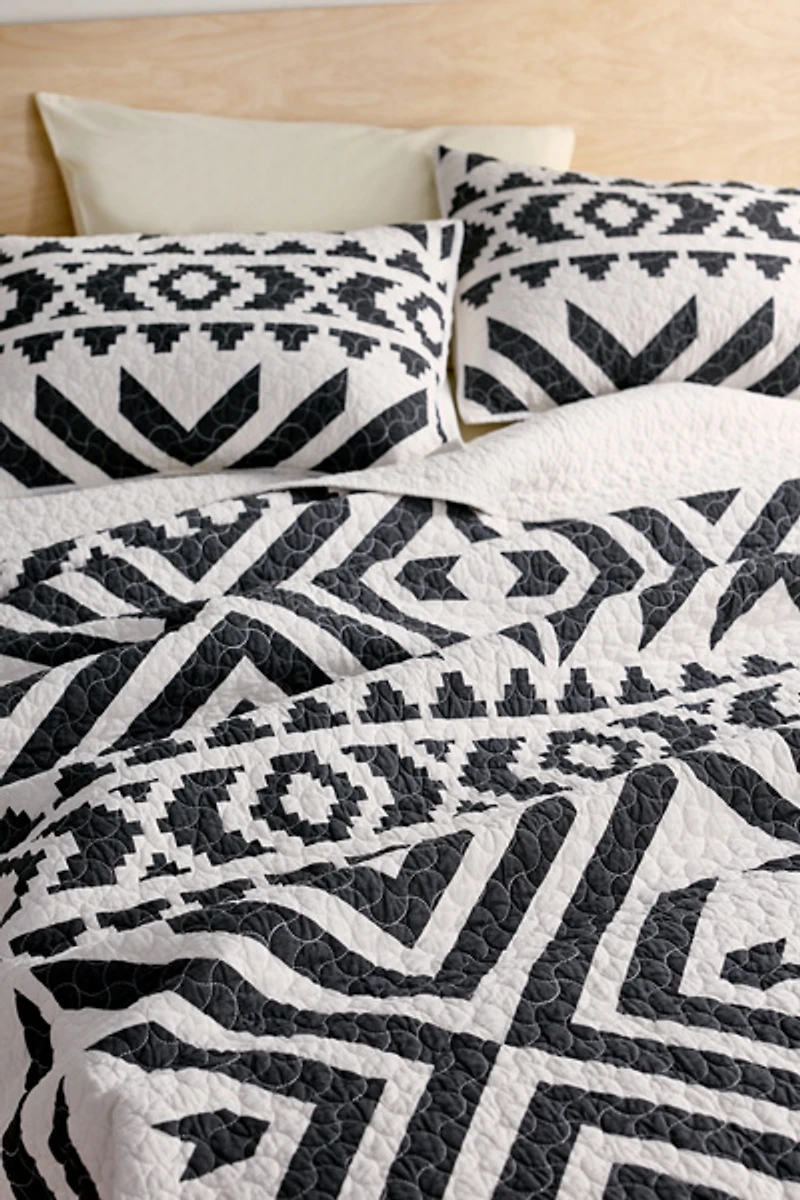 Queen Ranch Geo Patterned Quilt Set