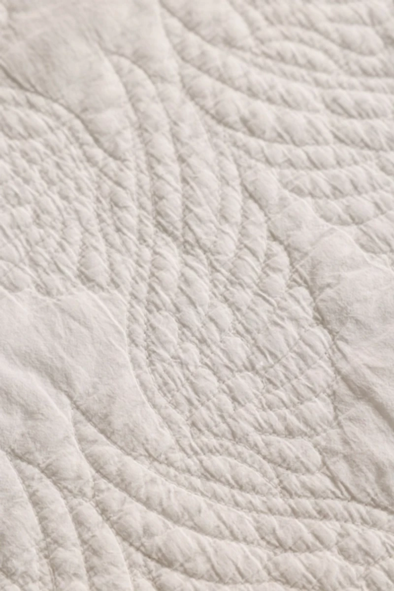 She Talks To Angels Cotton Quilt Set
