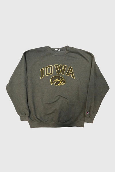 Vintage Champion Iowa Hawkeyes Graphic Sweatshirt