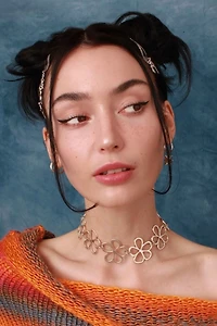 Velvet Luna Daisy Flower Choker