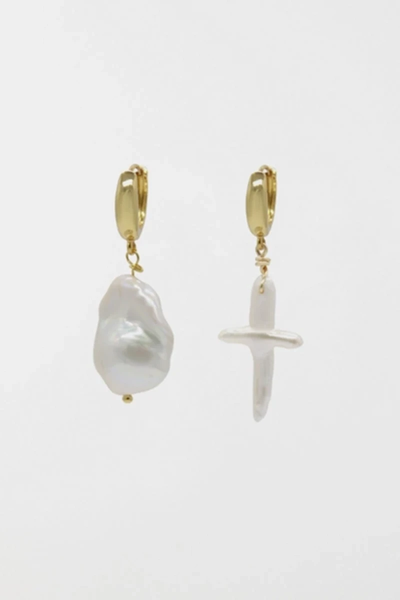 Velvet Luna Irregular Pearl Drop Earrings