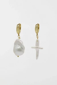 Velvet Luna Irregular Pearl Drop Earrings