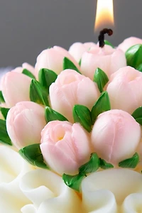 Southlake Gifts Tulip Bouquet Candle