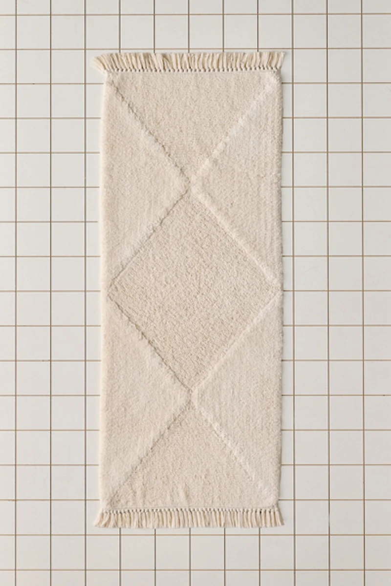 Geo Diamond Looped Tufted Runner Bath Mat