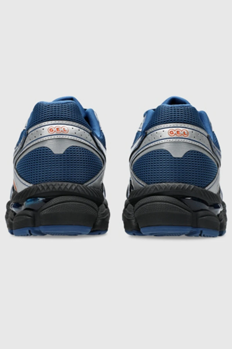 ASICS Gel-Cumulus 16 Sportstyle Sneakers