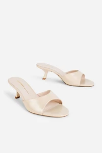 Intentionally Blank Given Mule Heel