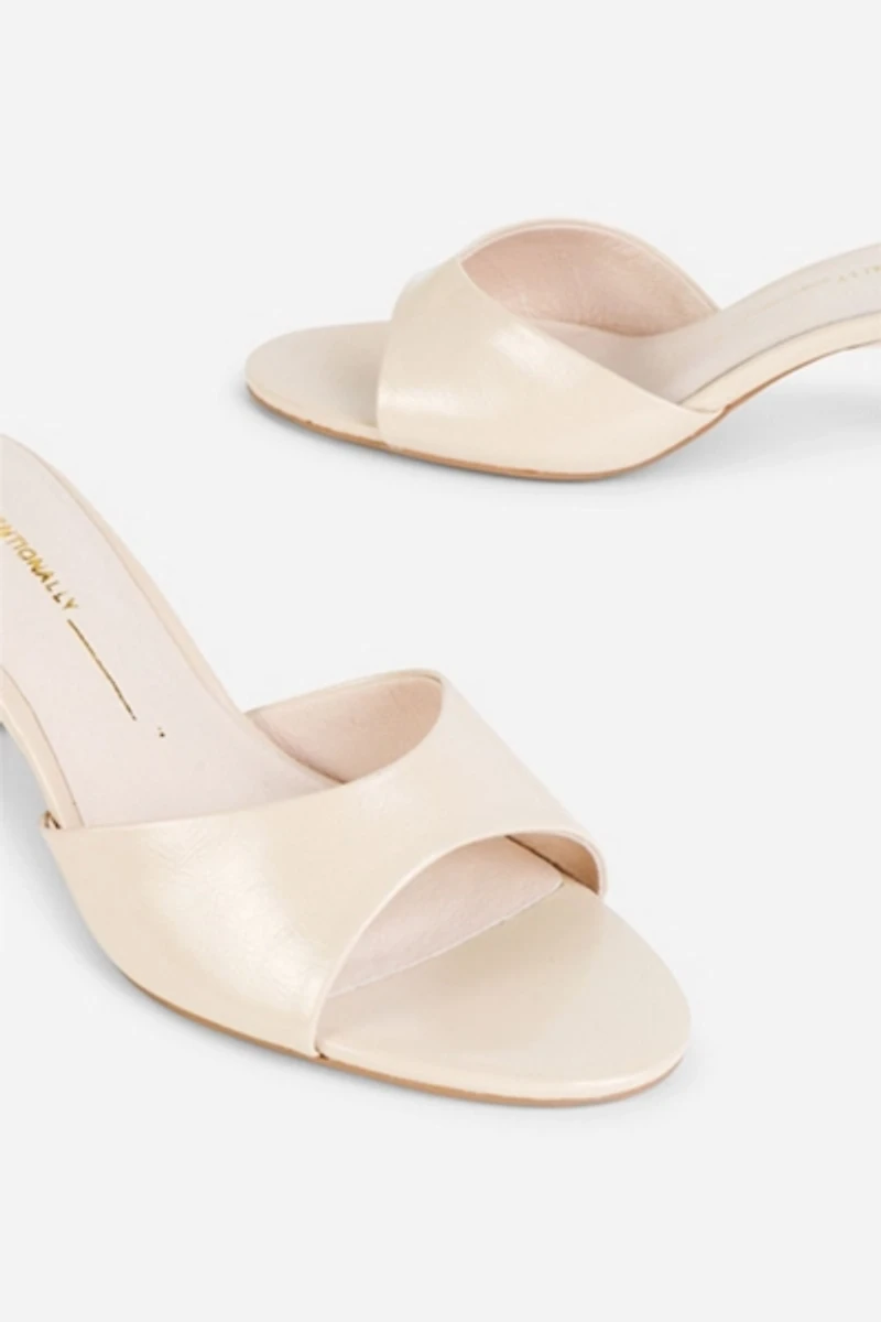 Intentionally Blank Given Mule Heel