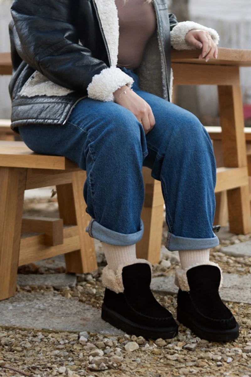 Minnetonka Chandra Suede Berber Lined Ankle Boots