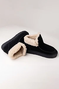 Minnetonka Chandra Suede Berber Lined Ankle Boots