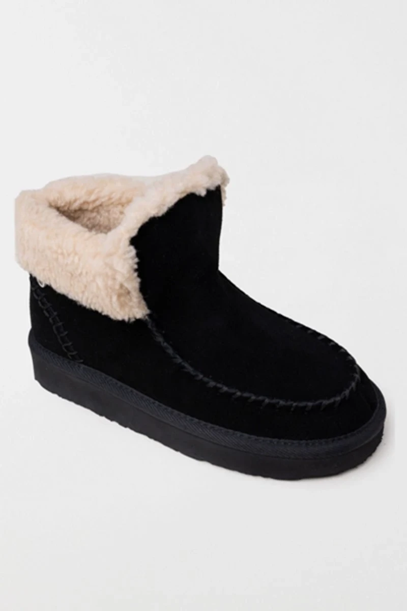 Minnetonka Chandra Suede Berber Lined Ankle Boots