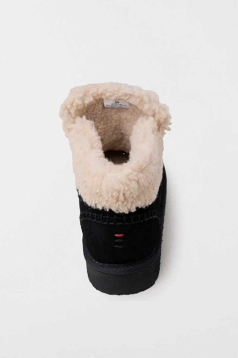Minnetonka Chandra Suede Berber Lined Ankle Boots