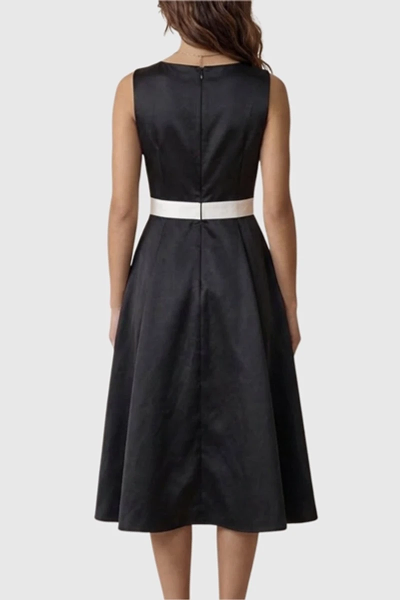 Modenaire Sleeveless Contrast Bow Waist Detail Midi Dress