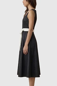Modenaire Sleeveless Contrast Bow Waist Detail Midi Dress