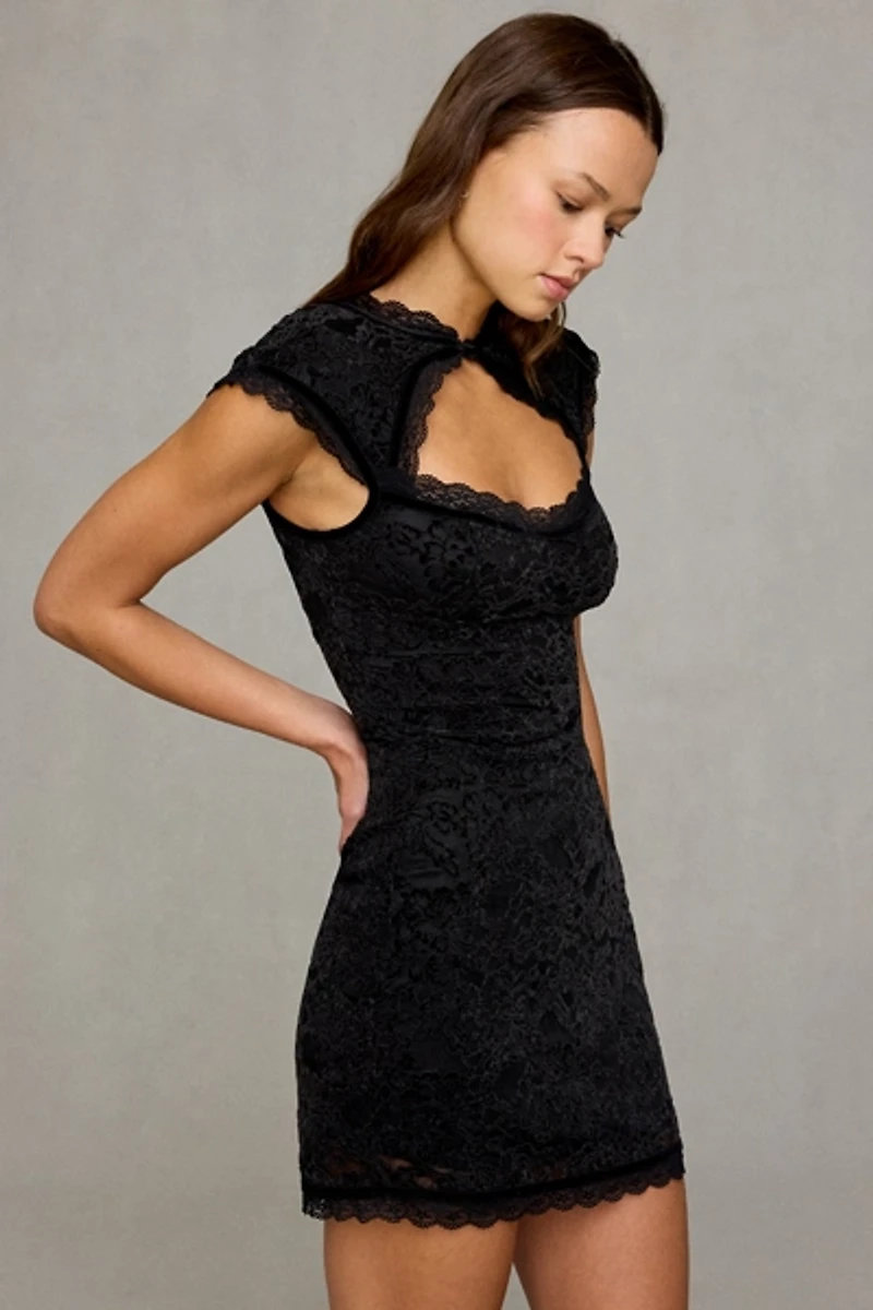 Kimchi Blue Call Me Keyhole Cutout Lace Mini Dress