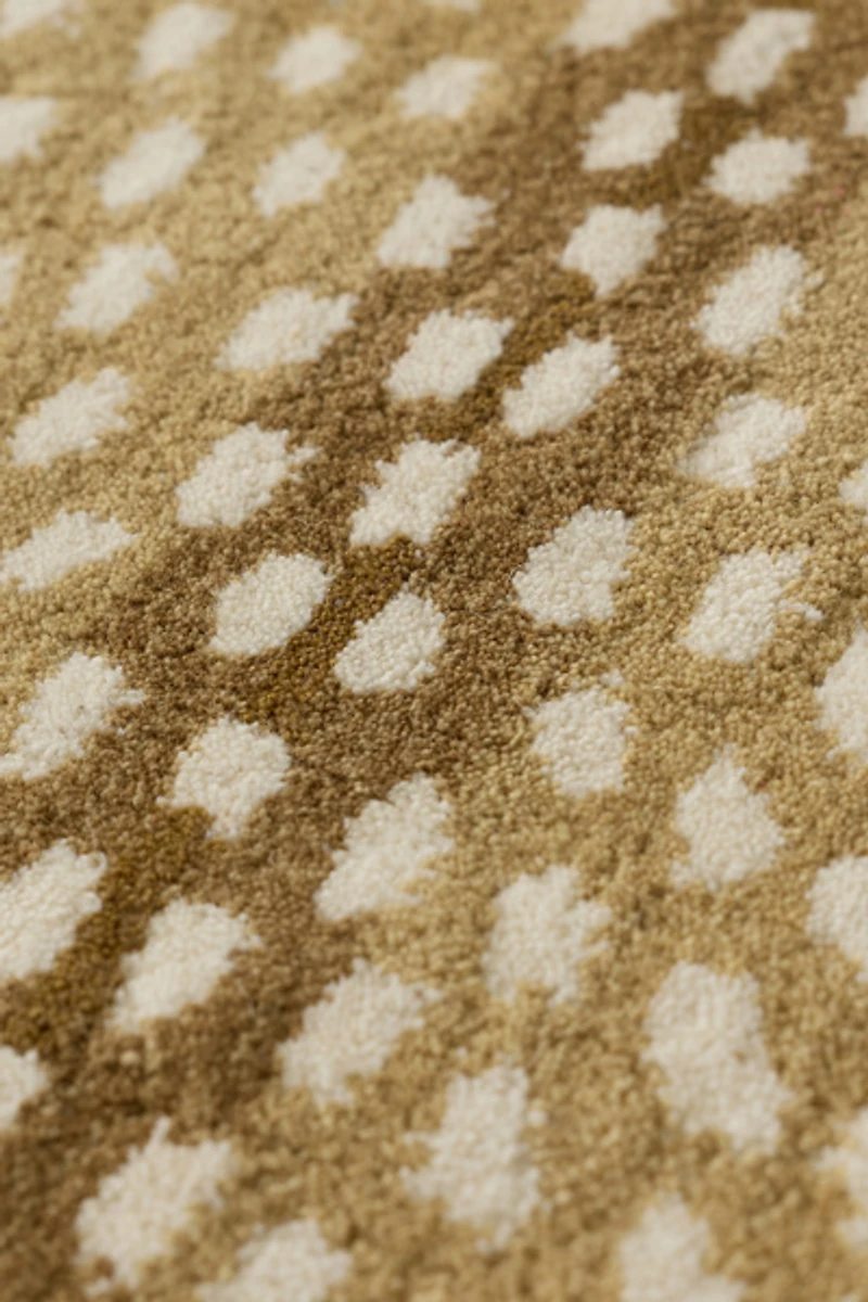 Antelope Shaped Tufted Wool Rug