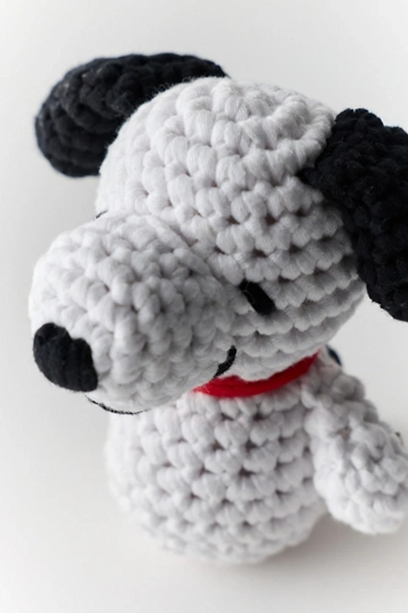 The Woobles Peanuts Snoopy Plushie Crochet Kit