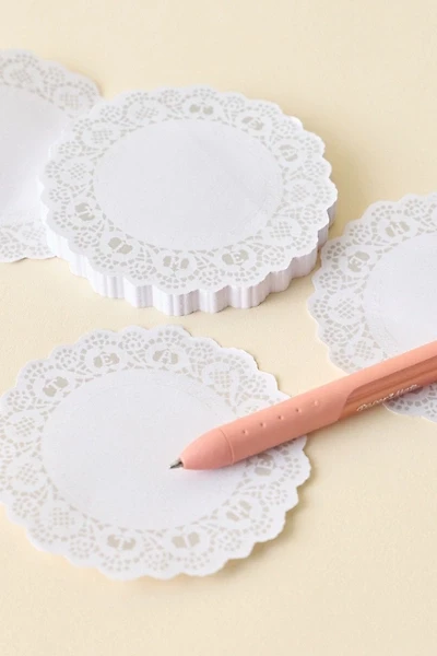 ban.do Tea Time Doily Shaped Sticky Notepad