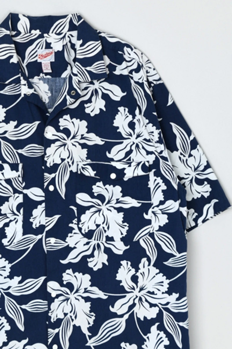 Vintage 90s Navy & White Hawaiian Shirt