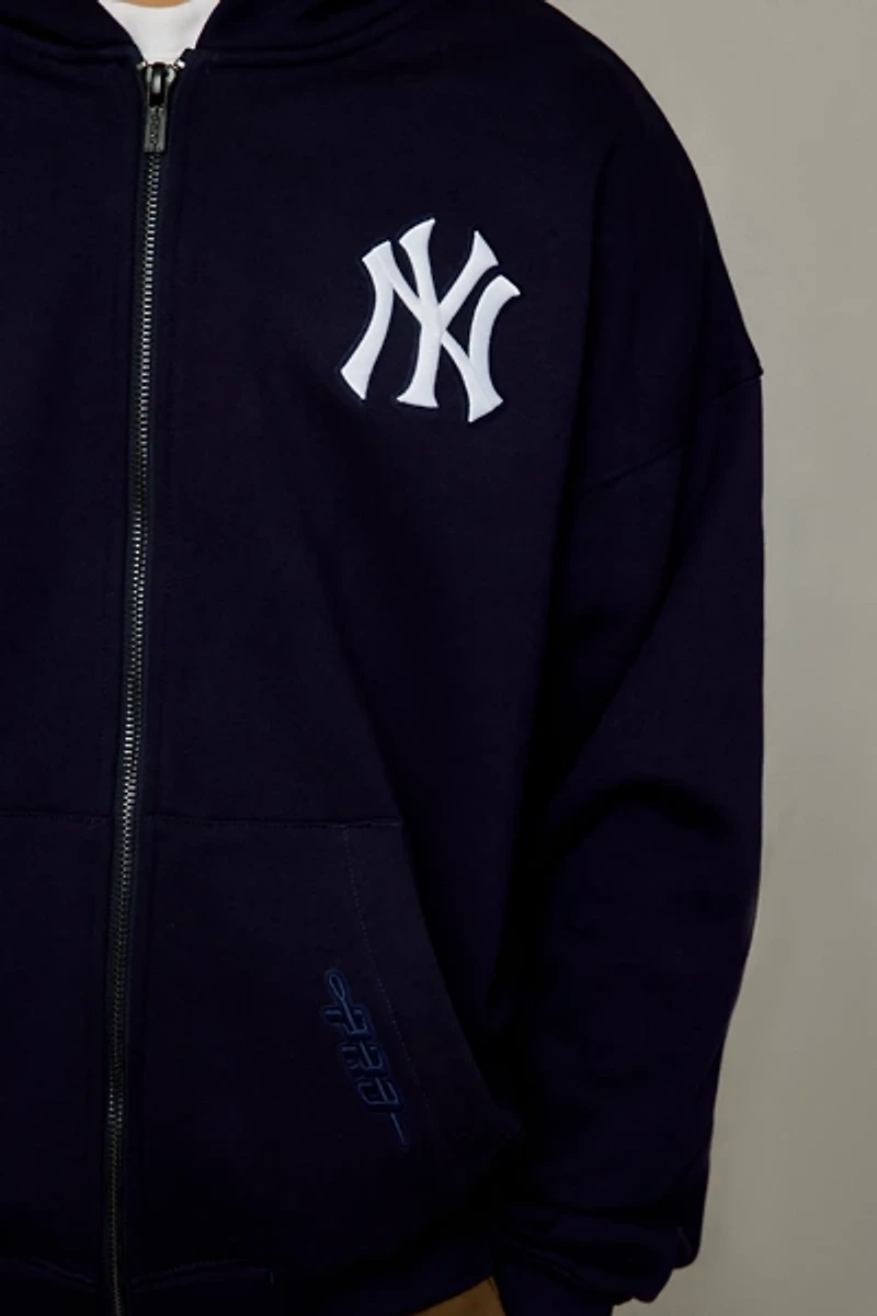Pro Standard MLB New York Yankees Zip-Up Hoodie Sweatshirt