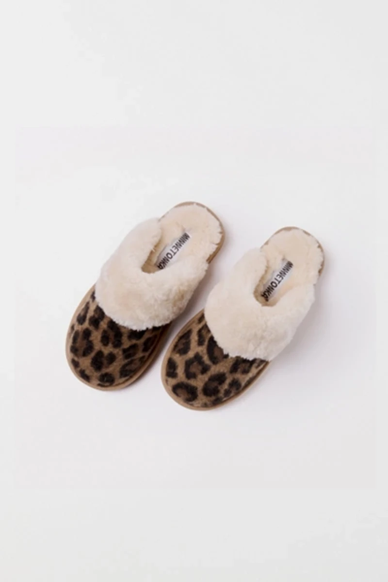 Minnetonka Chesney Leopard Print Suede Faux Fur Lined Scuff Slippers