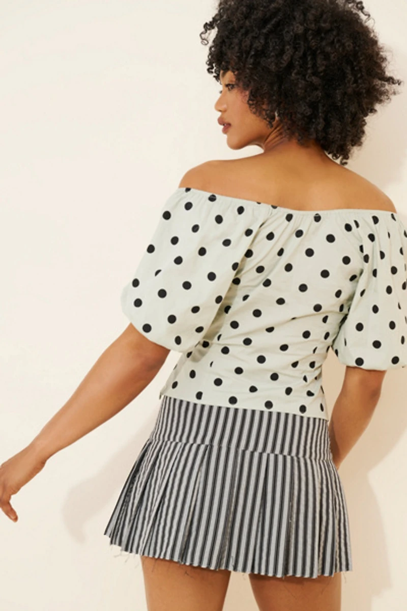 Lisa Says Gah Margaret Off-Shoulder Top