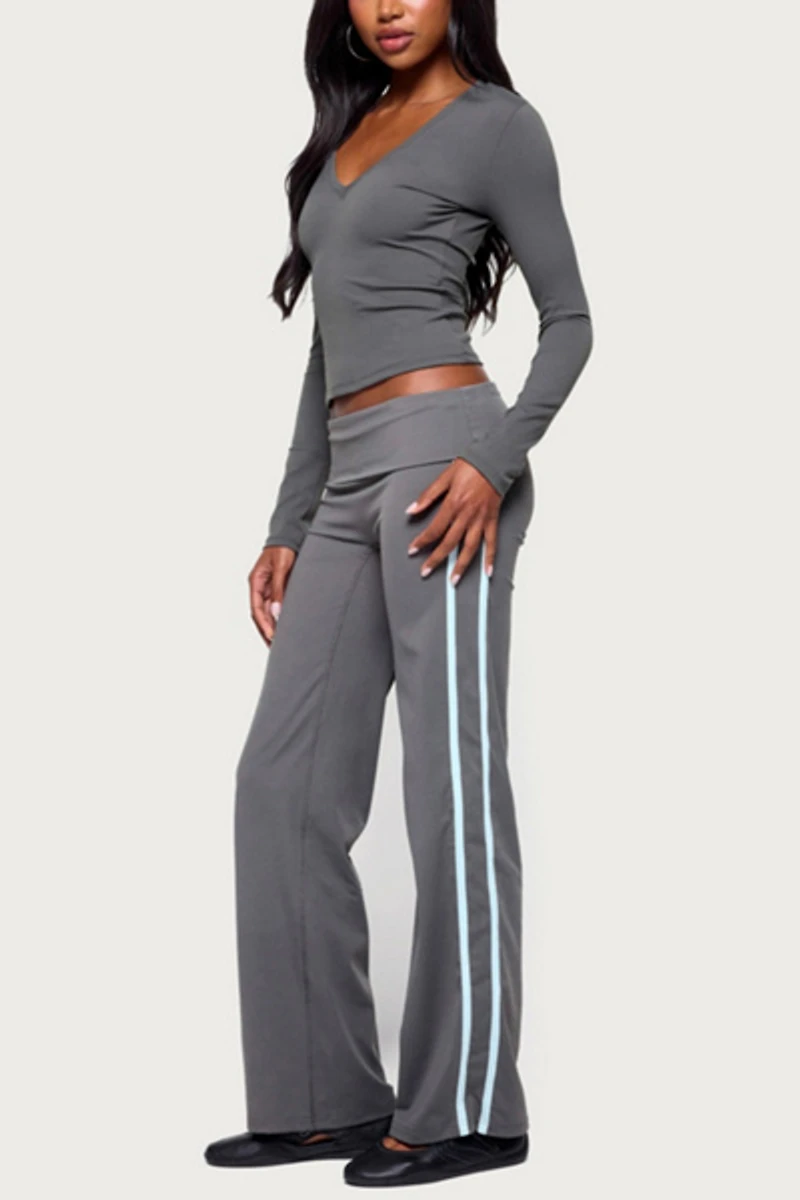 Edikted Ferne Long Sleeve V Neck Top