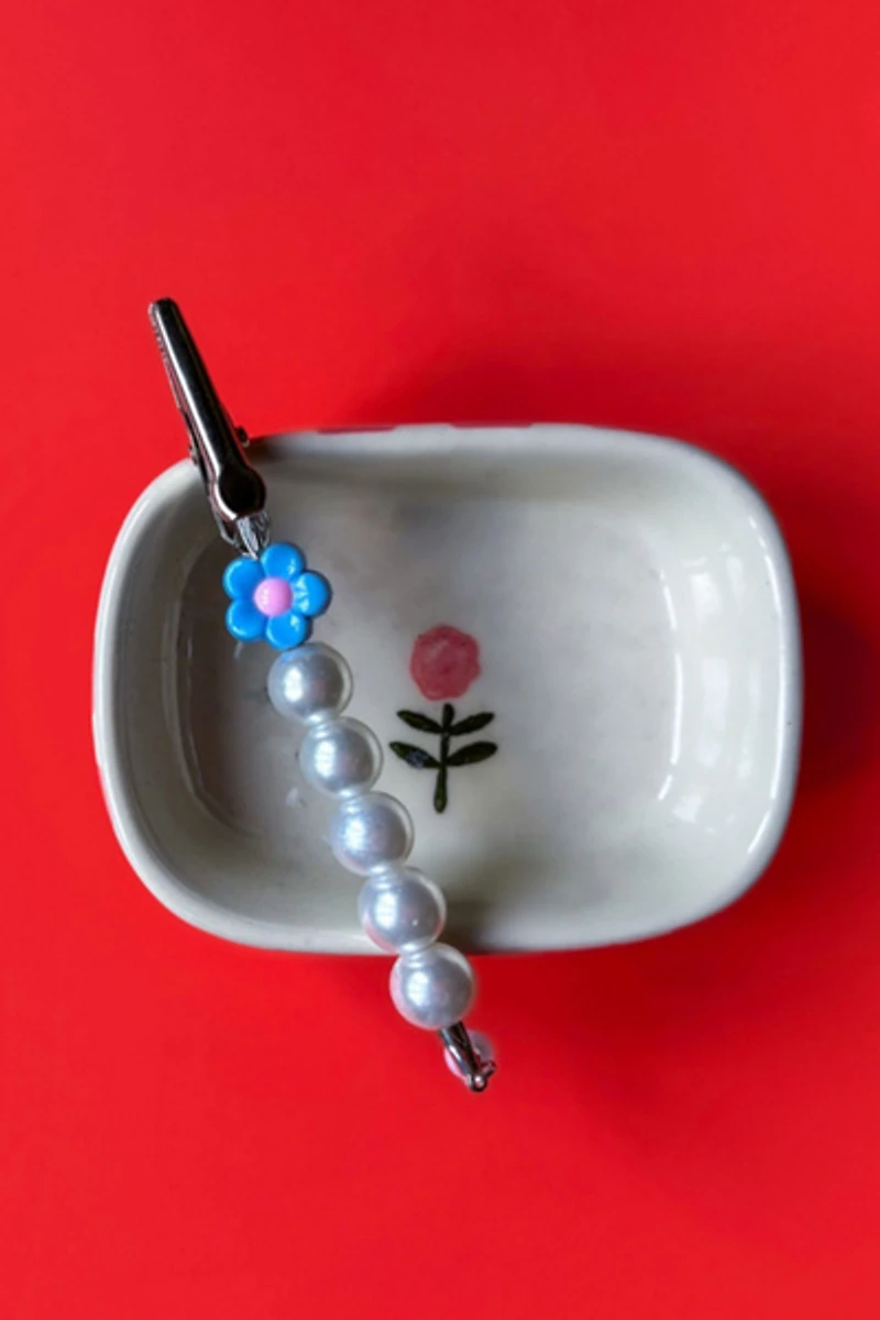 Burner Babe Flower Pearl J Clip