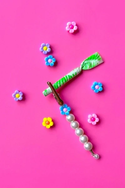 Burner Babe Flower Pearl J Clip