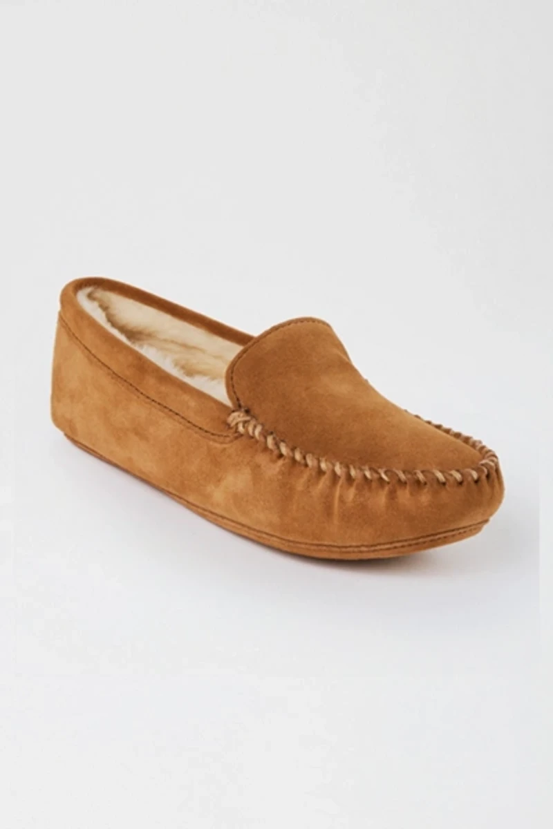 Minnetonka Suede Sheepskin Lined Softsole Venetian Slippers