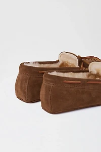 Minnetonka Suede Sheepskin Lined Softsole Slipper