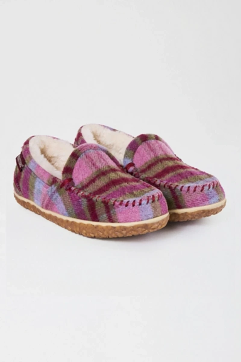 Minnetonka Tempe Slippers