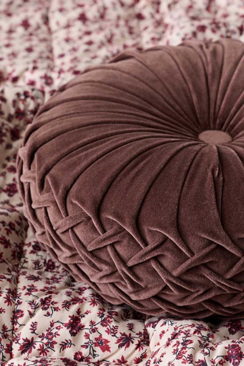 Round Pintuck Pillow