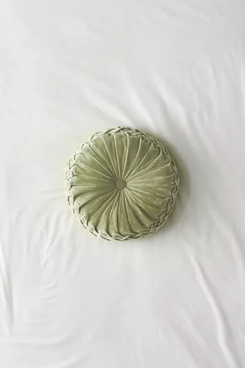 Round Pintuck Pillow