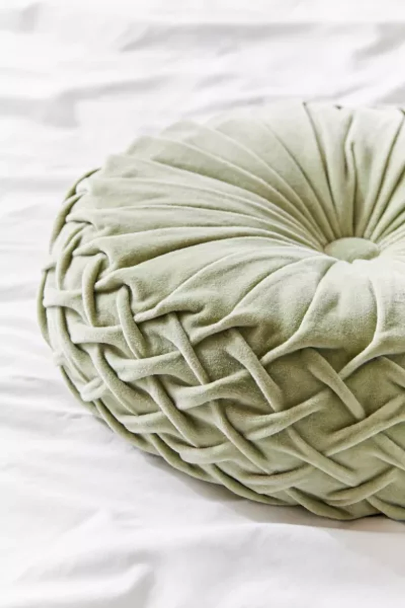 Round Pintuck Pillow