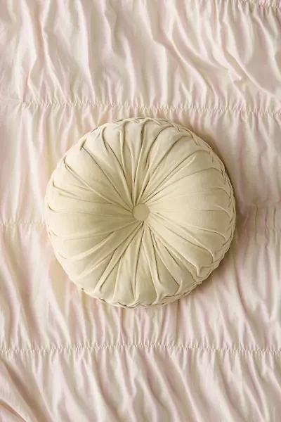 Round Pintuck Pillow