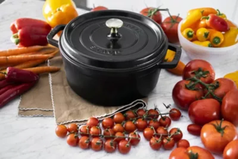 Staub Cast Iron -qt Round Cocotte