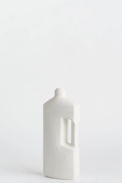 Middle Kingdom x Foekje Fleur Porcelain Motor Oil Vase
