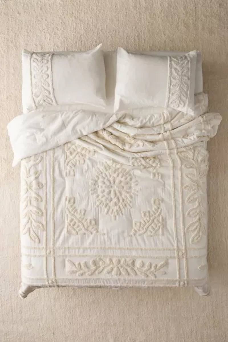 Jackie Icon Tufted Comforter