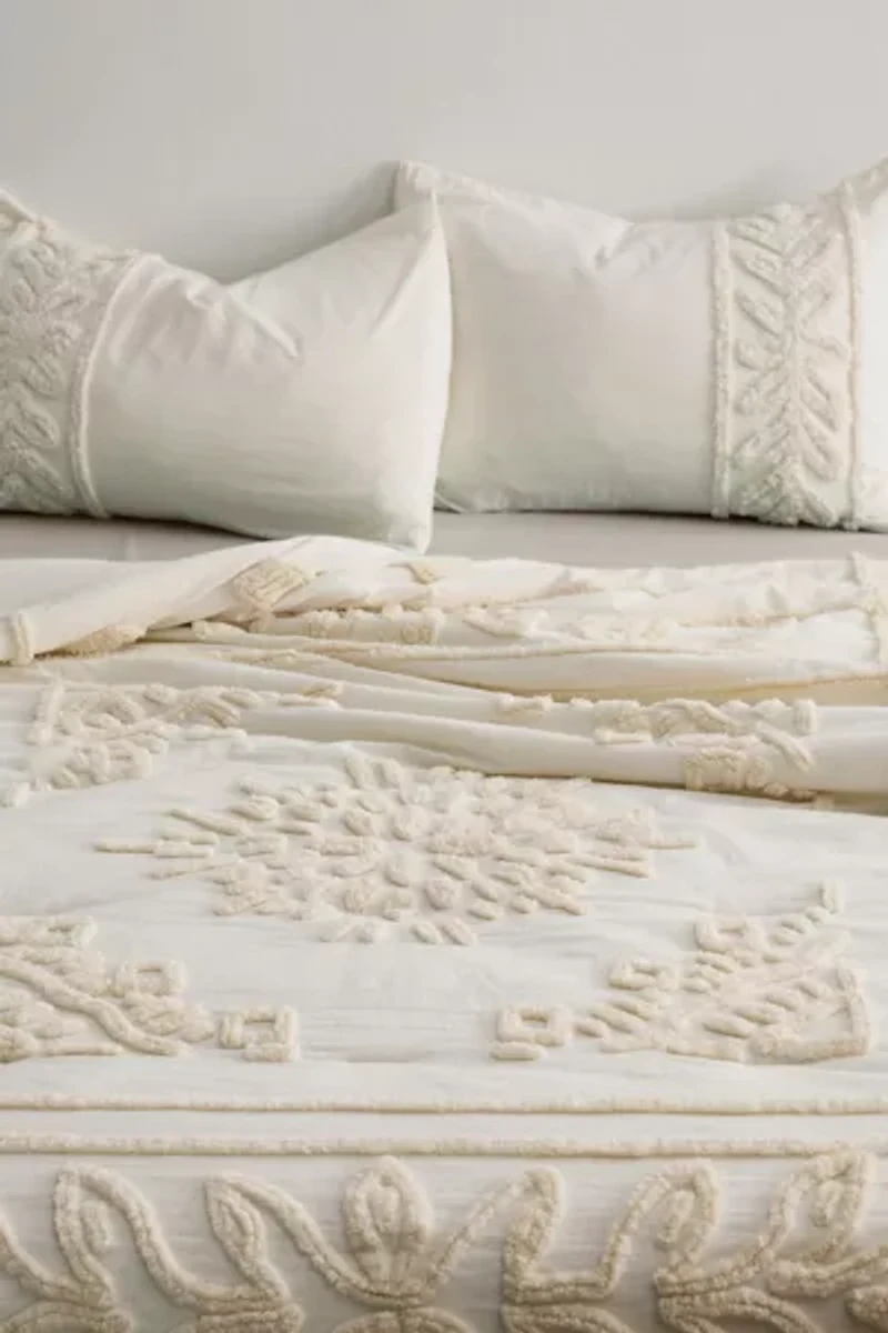 Jackie Icon Tufted Comforter