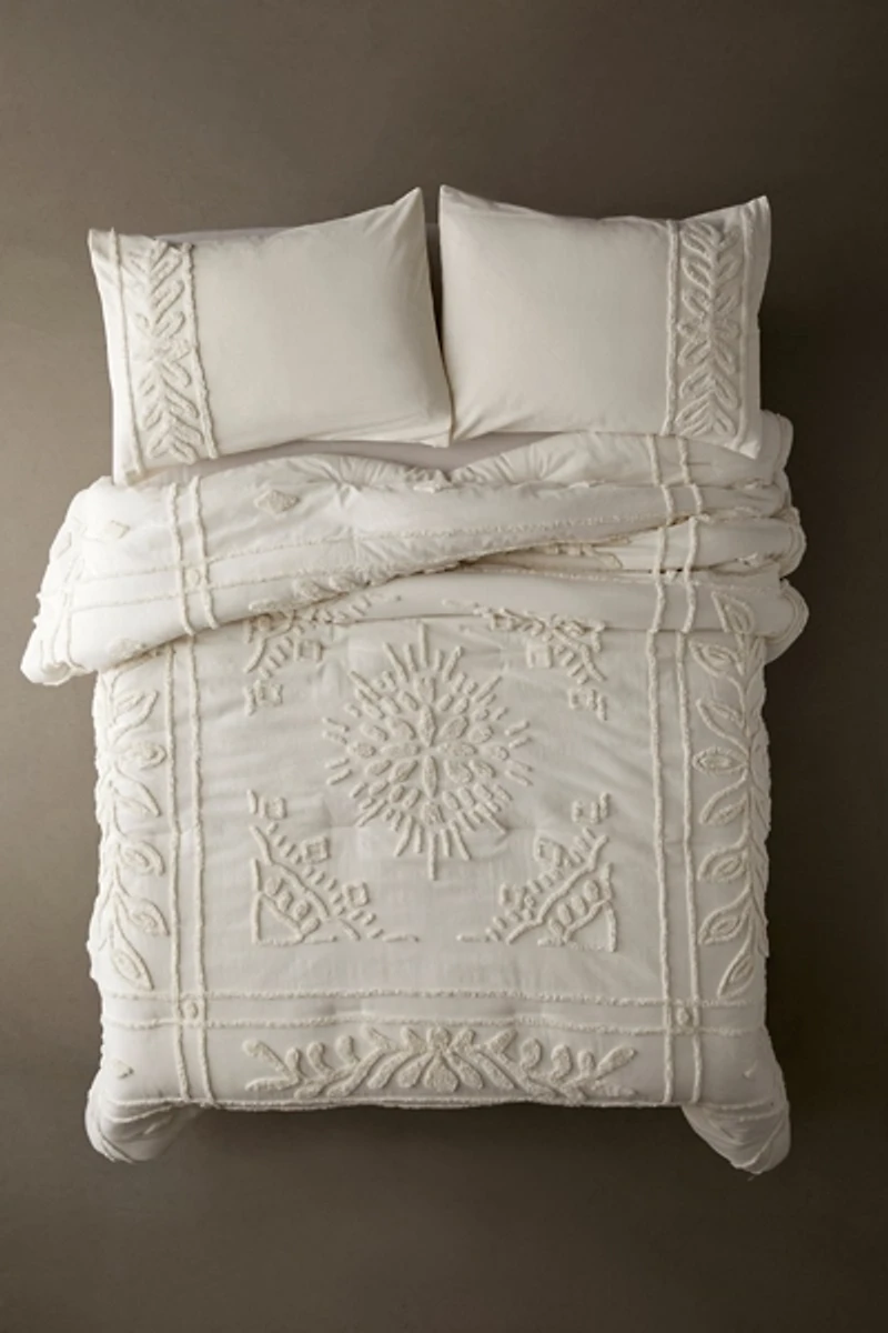 Jackie Icon Tufted Comforter